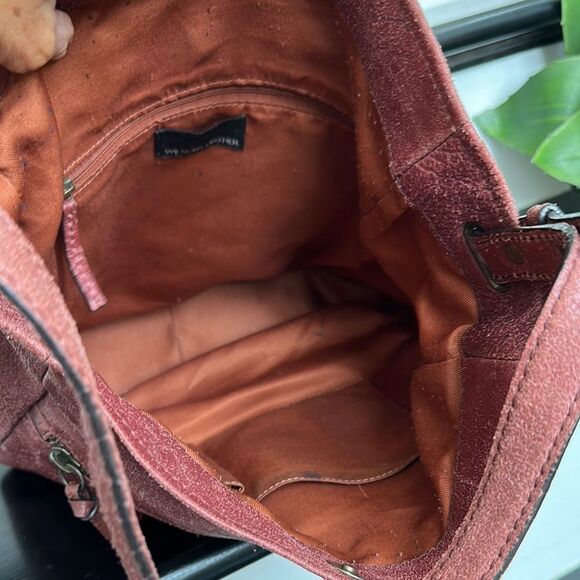 Wilson leather gorgeous, slouchy, bucket, shoulder purse - Picture 10 of 12